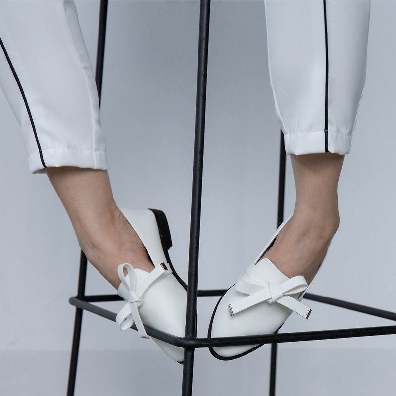 Ribbon Raofers - White - รองเท้าลำลองผู้หญิง - หนังแท้ ขาว
