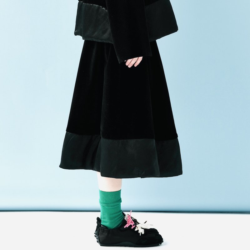 Black flocked lightly padded winter skirt/skirt - กระโปรง - วัสดุอื่นๆ สีดำ