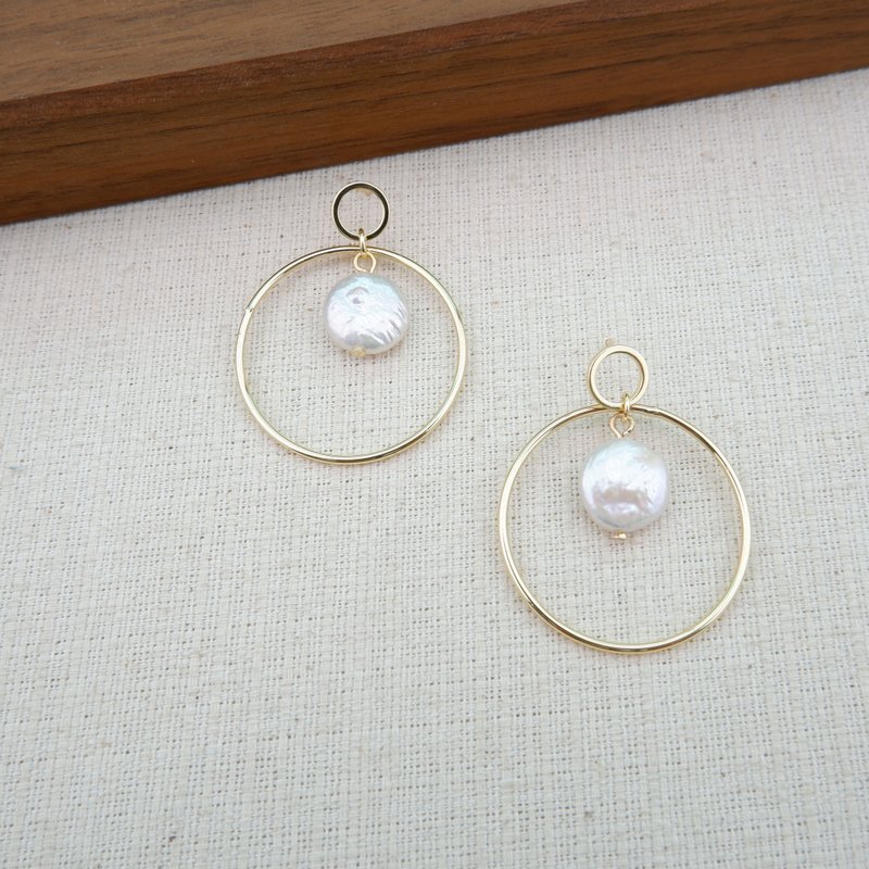 Freshwater Pearl  Wire  Earring - 耳環/耳夾/耳骨夾 - 珍珠 白色