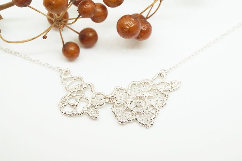 Classical flowers / sterling silver necklace - สร้อยคอ - โลหะ สีเงิน