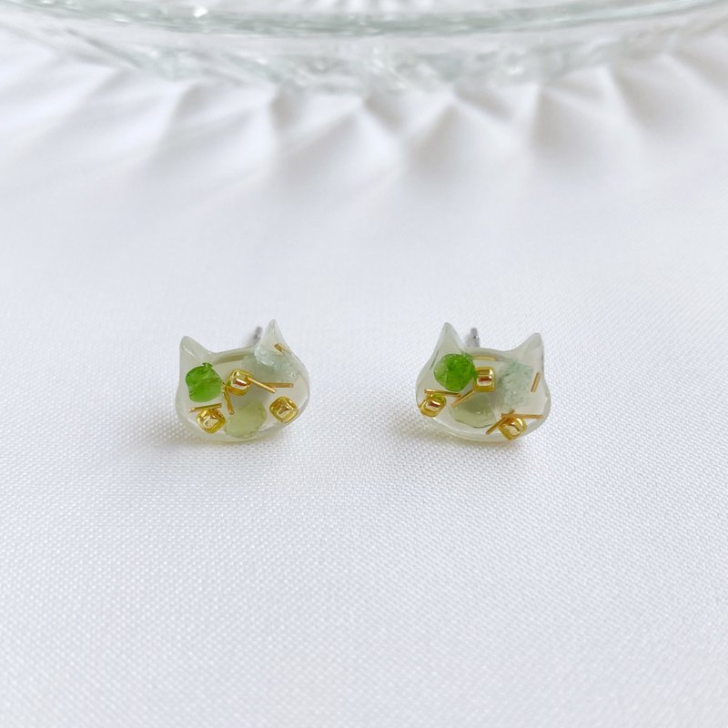 Simple cat. Natural Olivine Stone Dongling Green Phosphate Lucky Anti-allergic Ear Needles and Clip-On - ต่างหู - คริสตัล สีเขียว