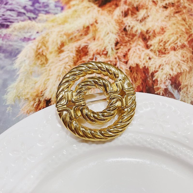Western antique vintage golden Linen double loop pin - เข็มกลัด - โลหะ สีทอง