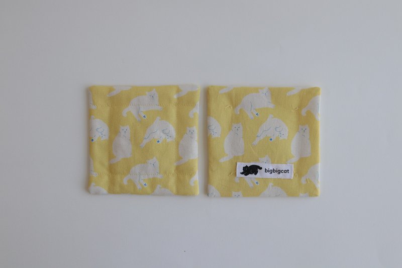 big big cat coasters - one day (yellow) - ที่รองแก้ว - ผ้าฝ้าย/ผ้าลินิน สีเหลือง