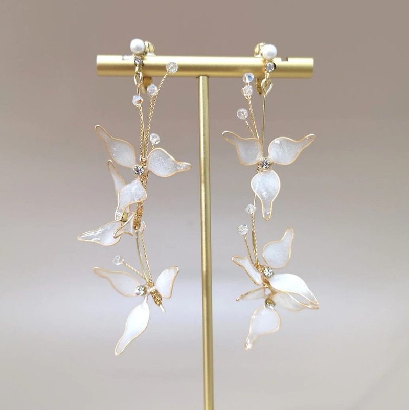 相伴而生 | 耳夾耳鈎 | 手作婚禮樹脂水晶花飾品 - 耳環/耳夾 - 銅/黃銅 白色