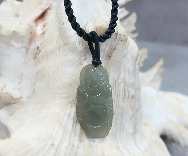 ミャンマー産天然ロジンの大曰如来仏陀彫りペンダントAB1016 天然弥勒