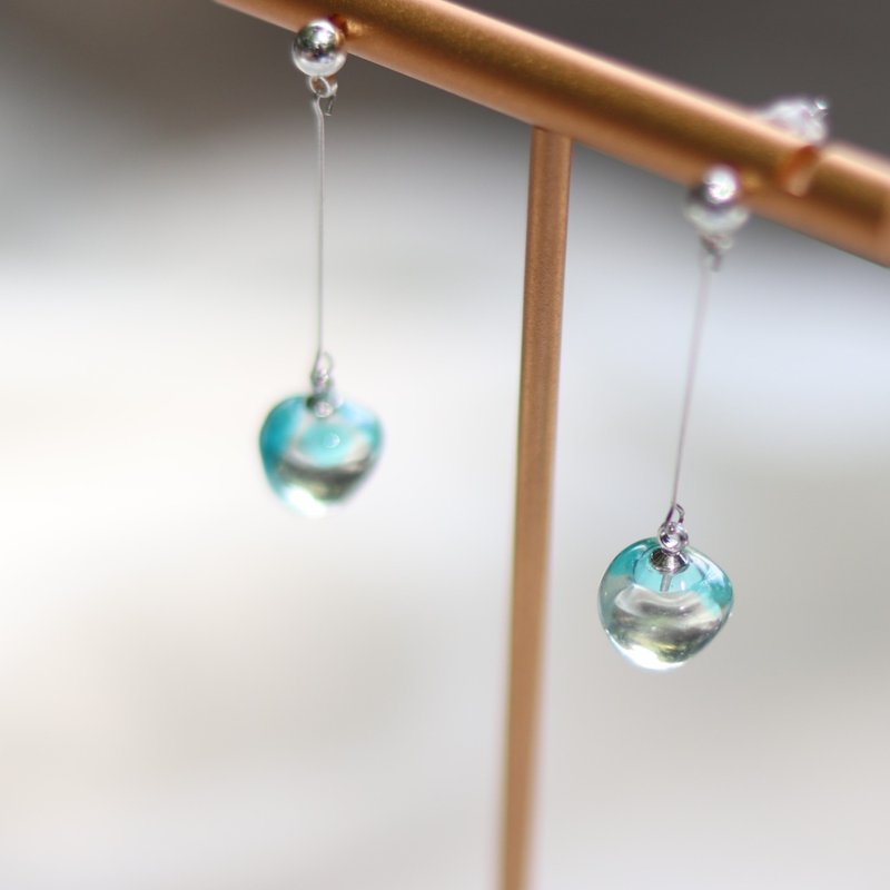 Chigusa | Glass Apple Candy | 925 Sterling Silver Studs | Disc-shaped Clip-on - ต่างหู - วัสดุอื่นๆ สีน้ำเงิน