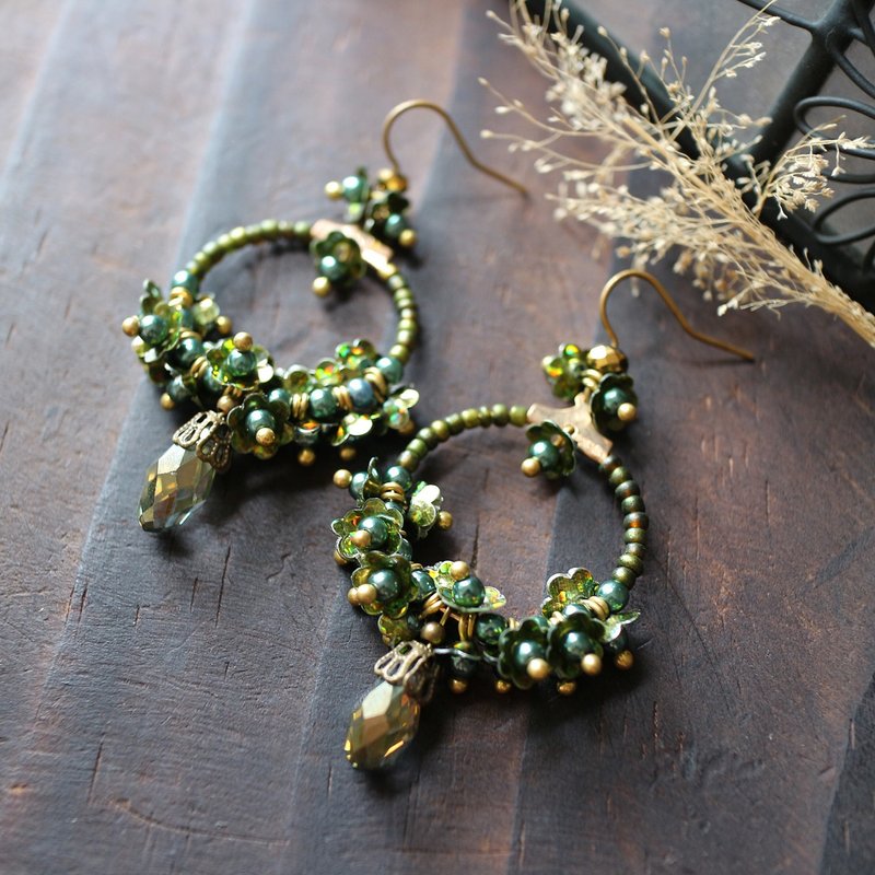 Army green sequins flower drop-shaped pendant crystal wreath small earrings ear pins Clip-On - ต่างหู - ทองแดงทองเหลือง สีเขียว