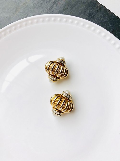 BOITE LAQUE Vintage Pearl Gold Statement Earrings