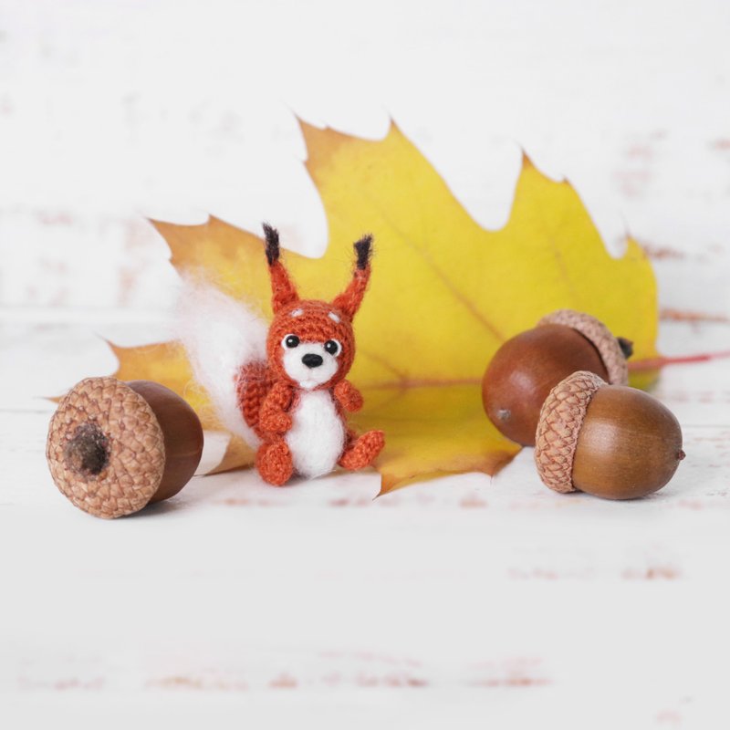 Crochet pattern Micro Squirrel, PDF Digital Download, DIY mini amigurumi - 手工藝教學/工具書 - 其他材質 