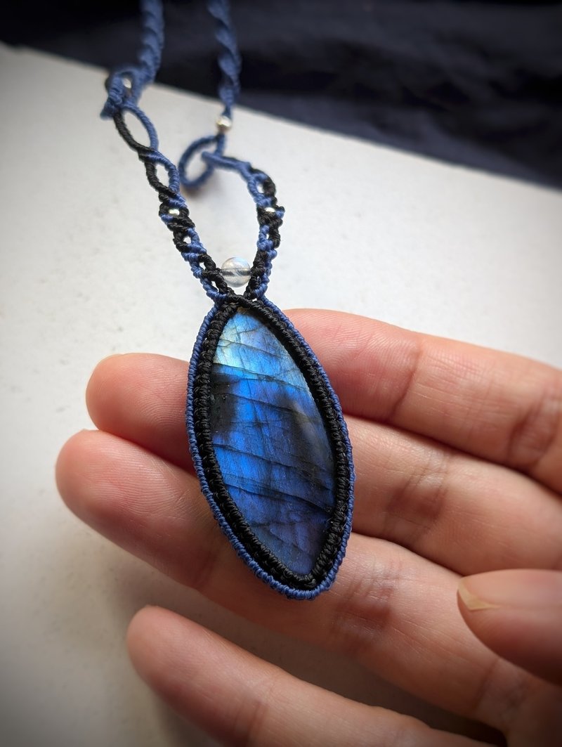 Blue light labradorite braided necklace - สร้อยคอ - คริสตัล สีน้ำเงิน