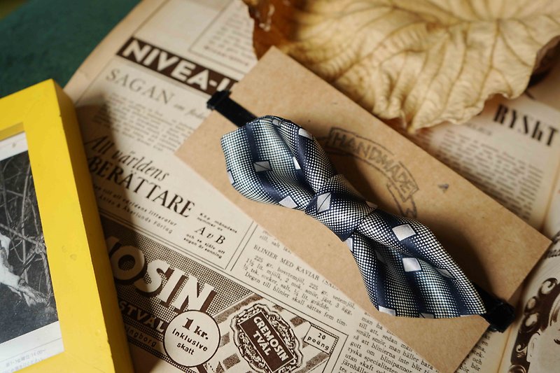 古董領帶改製手工領結-漸變幾何藍-寬版 - 煲呔 - 絲．絹 藍色
