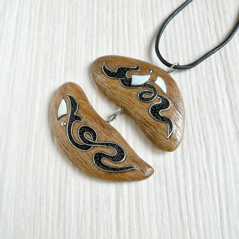 Wooden necklace with mother of pearl - Necklaces - Wood Multicolor