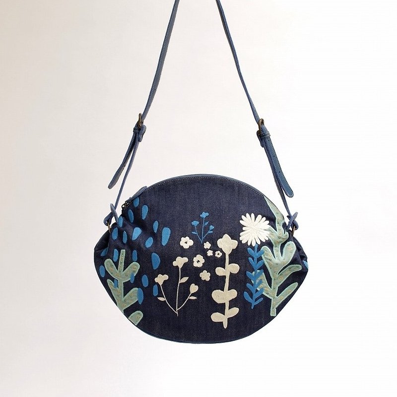 Shower razor embroidery / shoulder bag - Messenger Bags & Sling Bags - Cotton & Hemp Blue
