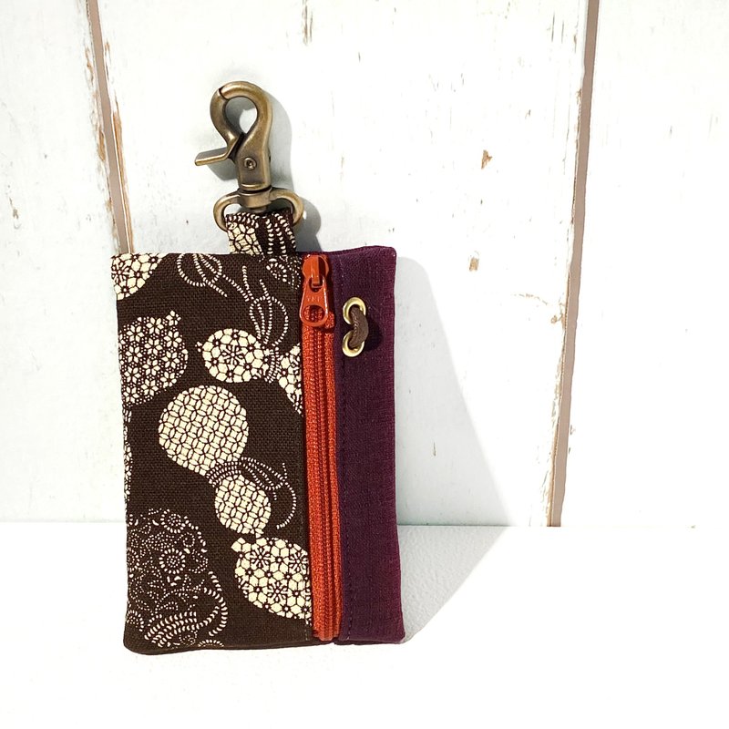 Card key case (six scoops of script (gourd)) Japanese cloth to order production* - Keychains - Cotton & Hemp Purple