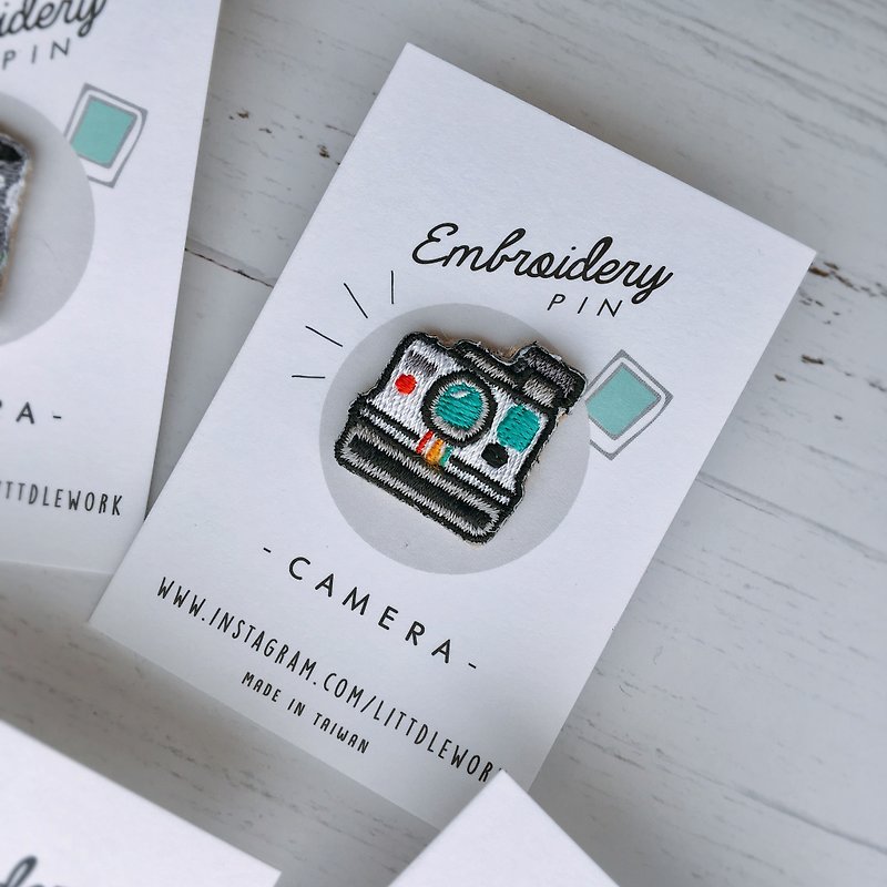 Embroideried patch Embroidery pin | Polaroid  camera | Littdlework - Brooches - Thread Multicolor