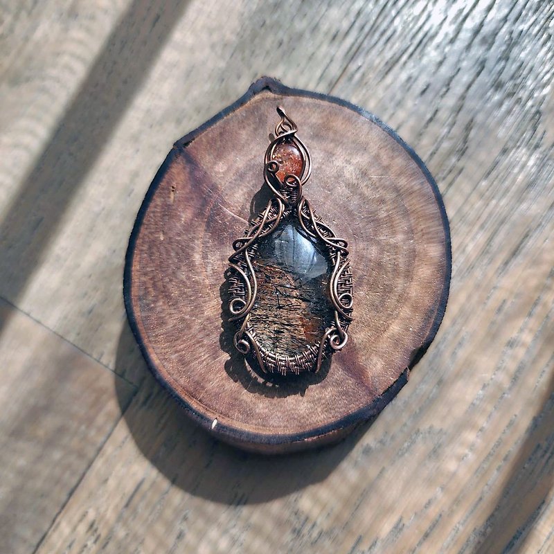 [Handmade by Qu Shuichen] Hair crystal and Stone metal wire braided pendant - สร้อยคอ - เครื่องเพชรพลอย หลากหลายสี