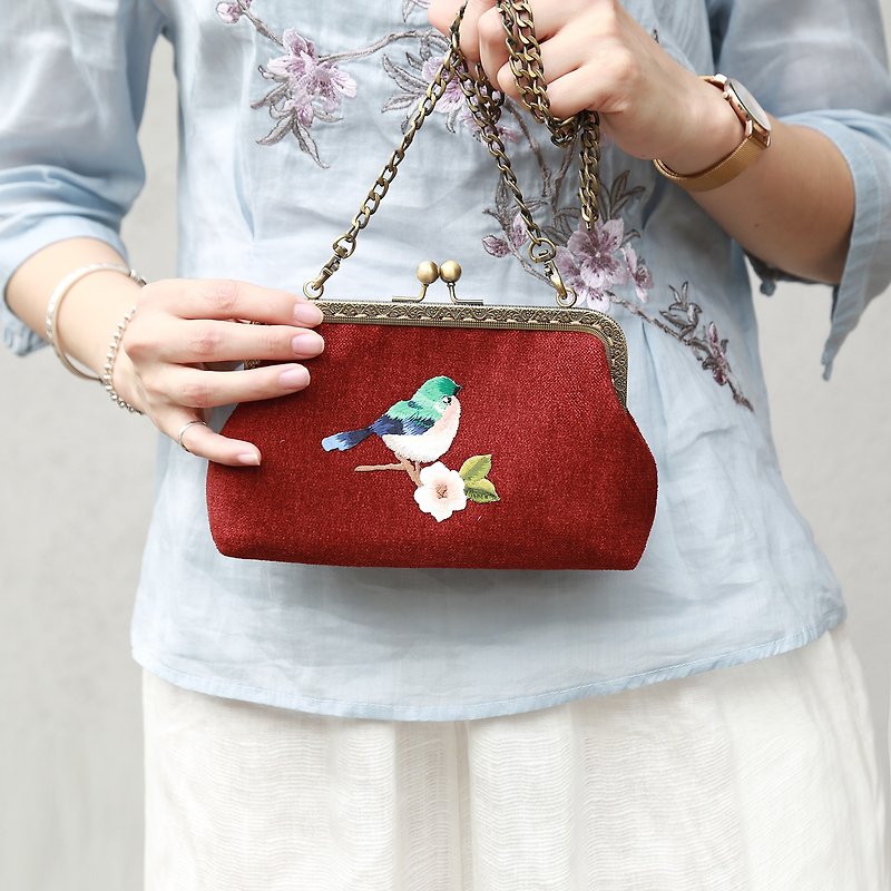 Embroidery shoulder bag - กระเป๋าแมสเซนเจอร์ - ผ้าฝ้าย/ผ้าลินิน สีแดง