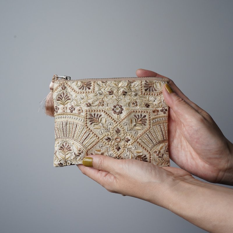 インド刺繍生地のフラットポーチ小　ベージュ - 化妝包/收納袋 - 其他材質 