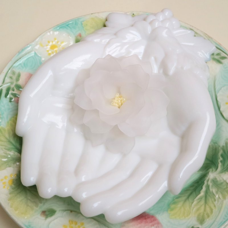 Peony Corsage White Large Peony Flower lover Brooch Light Elegant Elegant Noble Neat Refreshing Summer Hat Peony Acrylic Resin - เข็มกลัด - พลาสติก ขาว