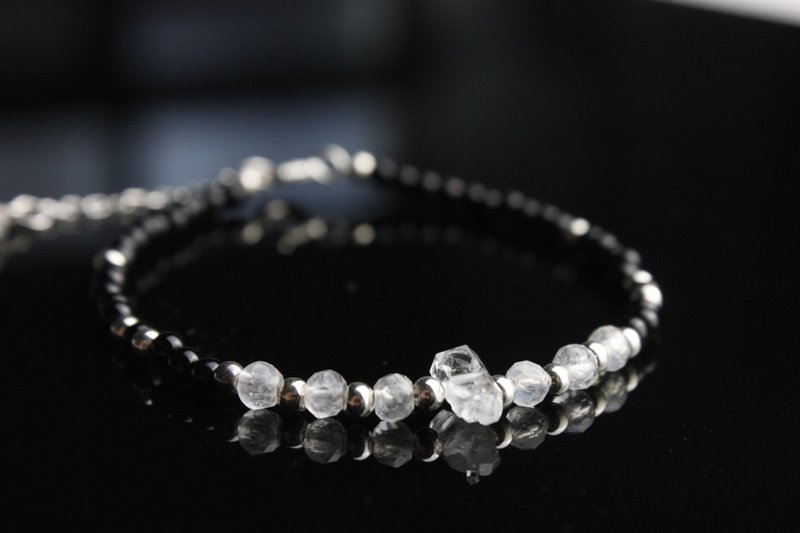 Stars | Island Stars // Shining Diamond Double Point Crystal Moonstone Black Onyx Bracelet // - สร้อยข้อมือ - เครื่องเพชรพลอย 