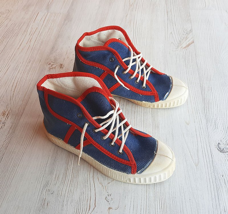 Soviet kids rubber sneakers 1990 vintage - red blue sport shoes 232 mm foot - 男/女童鞋 - 橡膠 