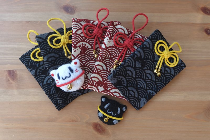 sleeping original handmade new style [Lucky Cat Lucky Bag Combination] Coin Purse + Brooch - กระเป๋าสตางค์ - วัสดุอื่นๆ หลากหลายสี