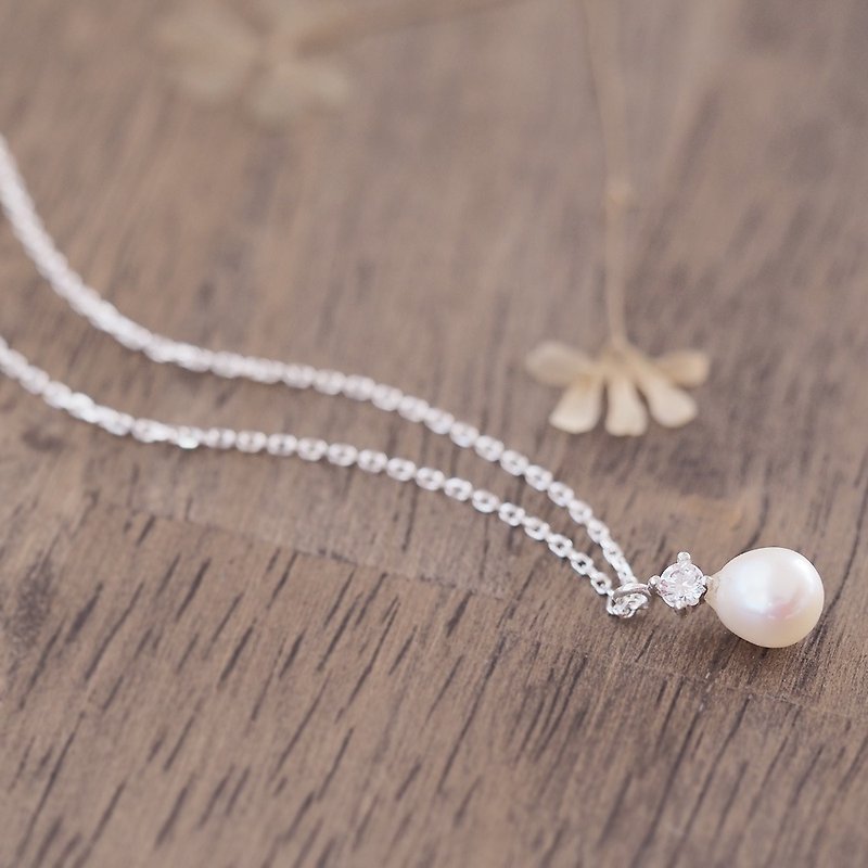 Dainty Pearl Necklace Silver 925 - สร้อยคอ - โลหะ ขาว
