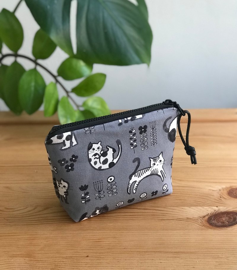 Taiwan cotton cute cat print storage bag simple wallet - กระเป๋าเครื่องสำอาง - ผ้าฝ้าย/ผ้าลินิน หลากหลายสี