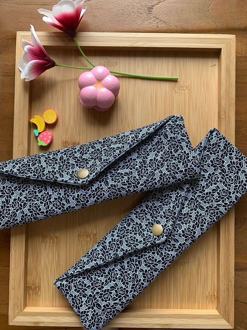 Wen Qingfeng environmentally friendly chopsticks bag mysterious rose cool black Japanese hand-made tableware bag. Exchange gifts. - Storage - Cotton & Hemp Black