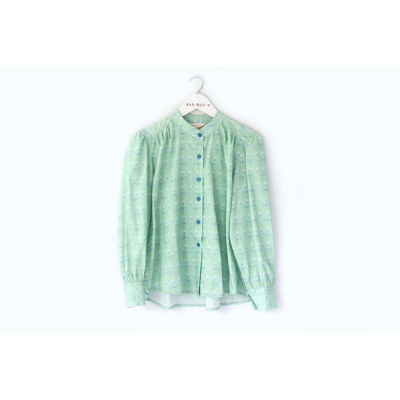 Light green long-sleeved shirt with dog pattern - 女襯衫 - 棉．麻 