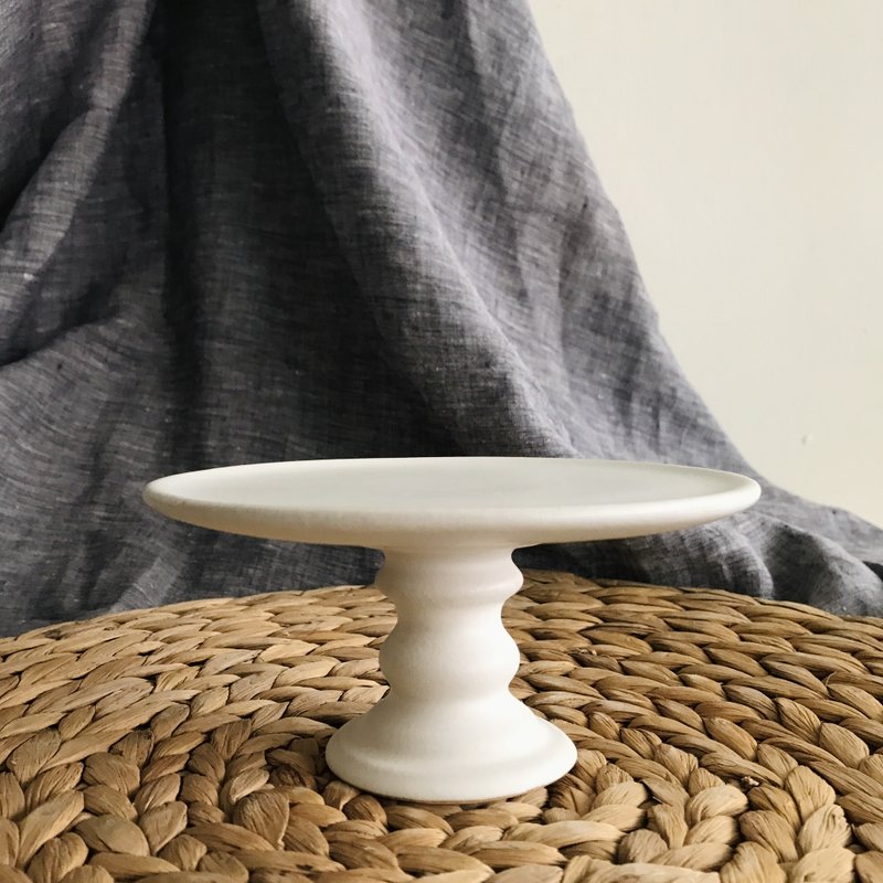 Déjà vu Ceramics 白色陶瓷高腳盤 - 擺飾/家飾品 - 陶 白色