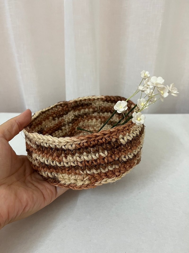 Jute round storage tray, Crochet handicraft - 收納箱/收納用品 - 棉．麻 咖啡色