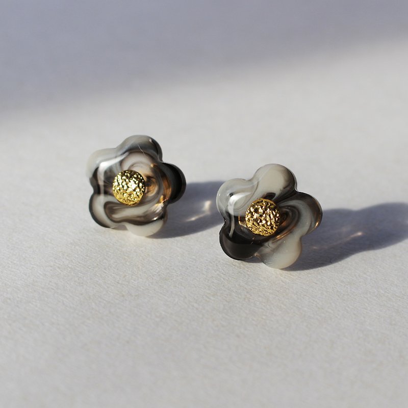 Simple Flower (Marble) Earrings / Clip-On