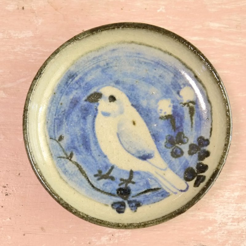 Small bird pottery plate Java sparrow - Small Plates & Saucers - Pottery Blue