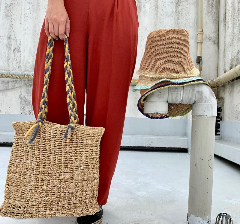 Handmade creation_woven bag grid bag - กระเป๋าถือ - กระดาษ สีกากี