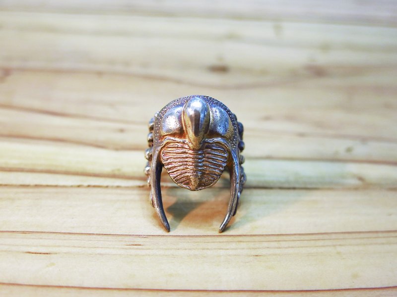 Onnia三葉蟲戒指 - 戒指 - 其他金屬 銀色