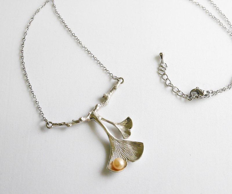 Morning Dew Series - ginkgo leaf necklace - สร้อยคอ - โลหะ สีเงิน