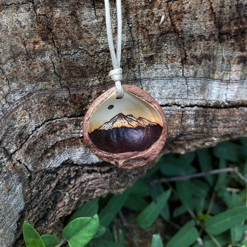 Customized • Hawaiian bean shell/hand-engraved necklace. - สร้อยคอ - วัสดุอื่นๆ สีทอง