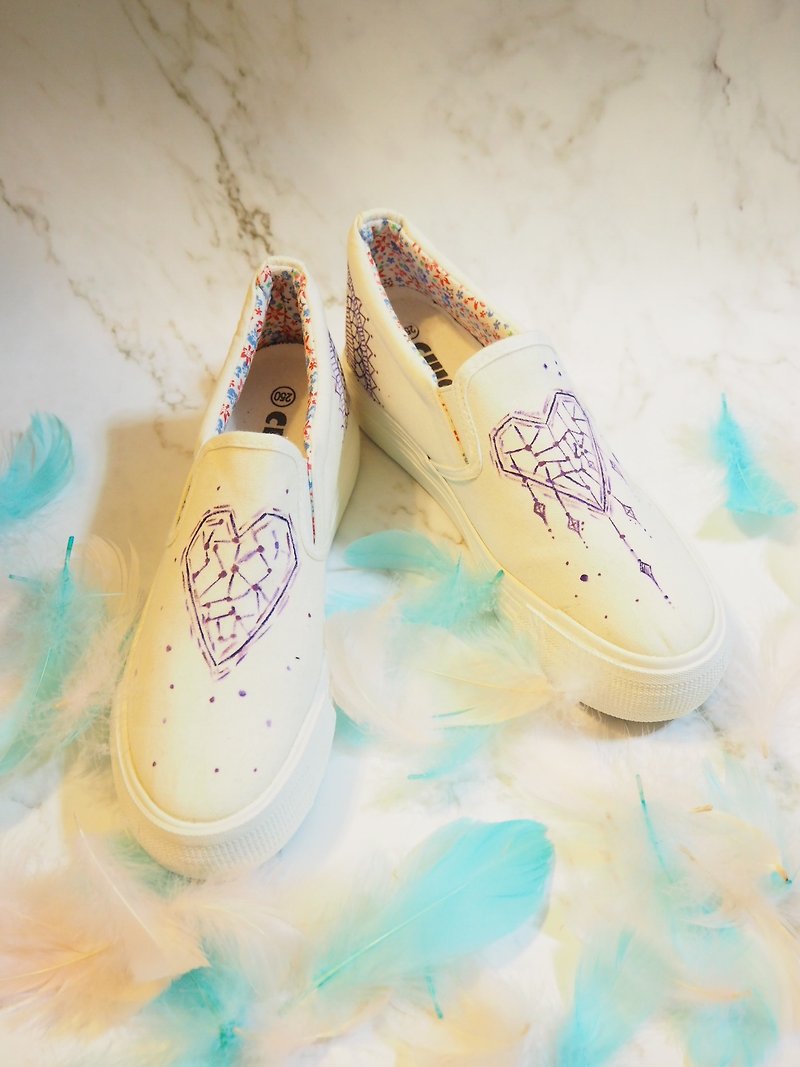 Hand-painted shoes canvas shoes heart love feather dream net native Henna Mandala design painted Henna mandala Zen around ethnic Indian painted - รองเท้าลำลองผู้หญิง - ผ้าฝ้าย/ผ้าลินิน ขาว