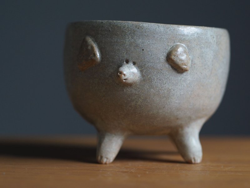 Small face series-four-legged cup - Pottery & Ceramics - Pottery White