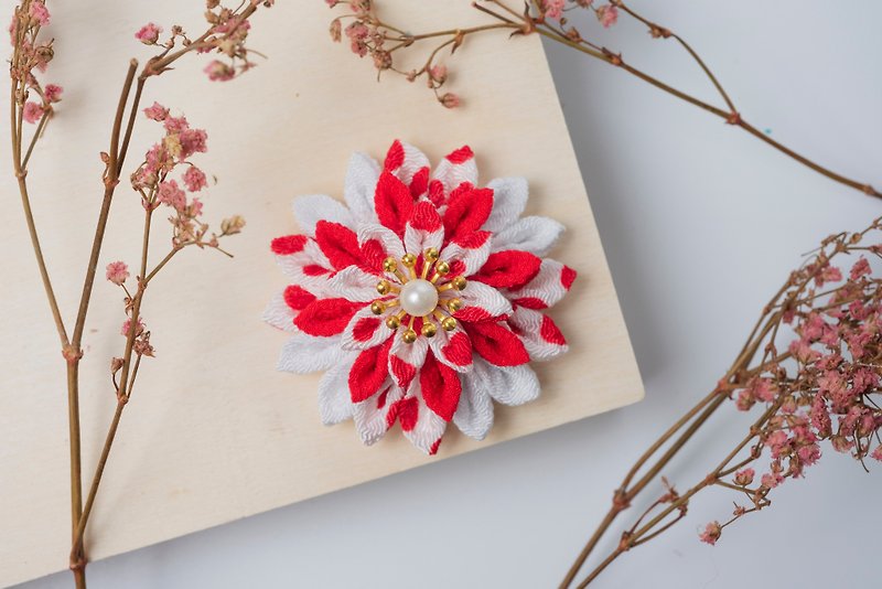 [Sports glass 亜カナリア] つまみ fine work / three sections of daisy core and wind cloth flower semi-finished products (red) - เครื่องประดับผม - ไฟเบอร์อื่นๆ สีแดง