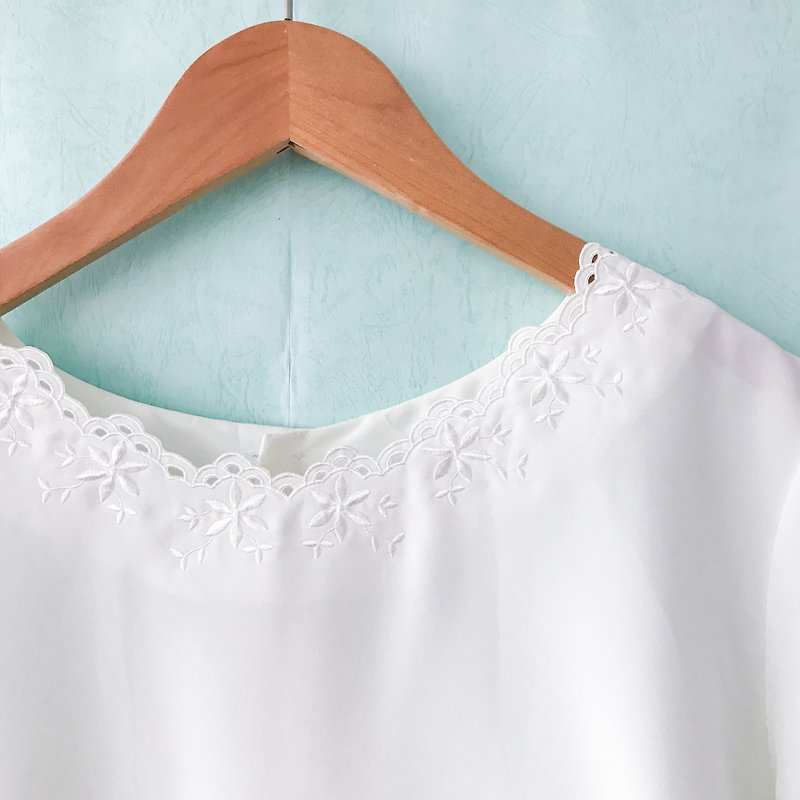... {acorn girl :: ancient coat} plain white embroidery collar collar short-sleeved shirt - Women's Tops - Polyester White