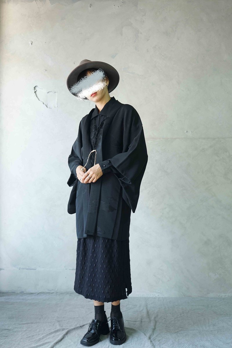 尋寶古著-黑色雲海意象織紋質感日本羽織和服 - 女大衣/外套 - 絲．絹 黑色