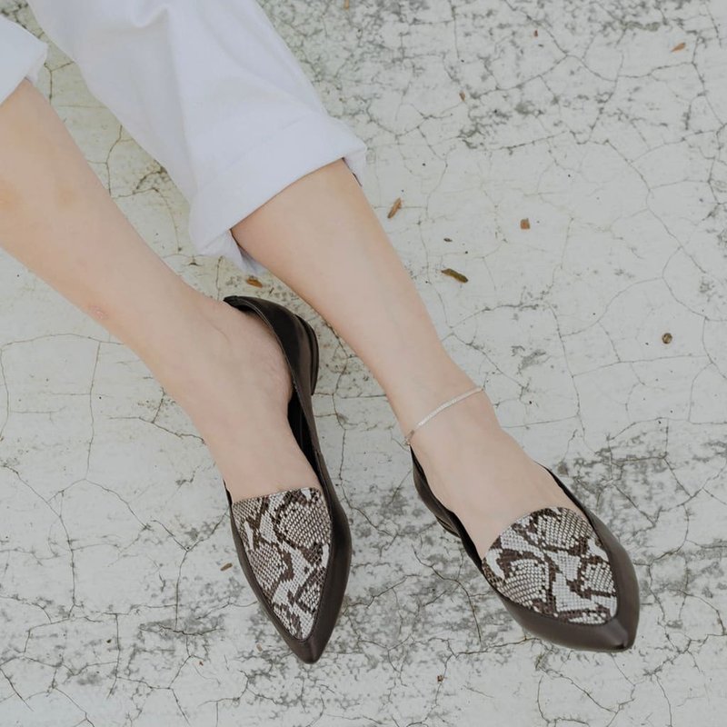 Blogger Xiaoshan’s co-branded design [Nikki Xiaoshan] French elegant loafers_black and white snake pattern - Women's Oxford Shoes - Genuine Leather Black