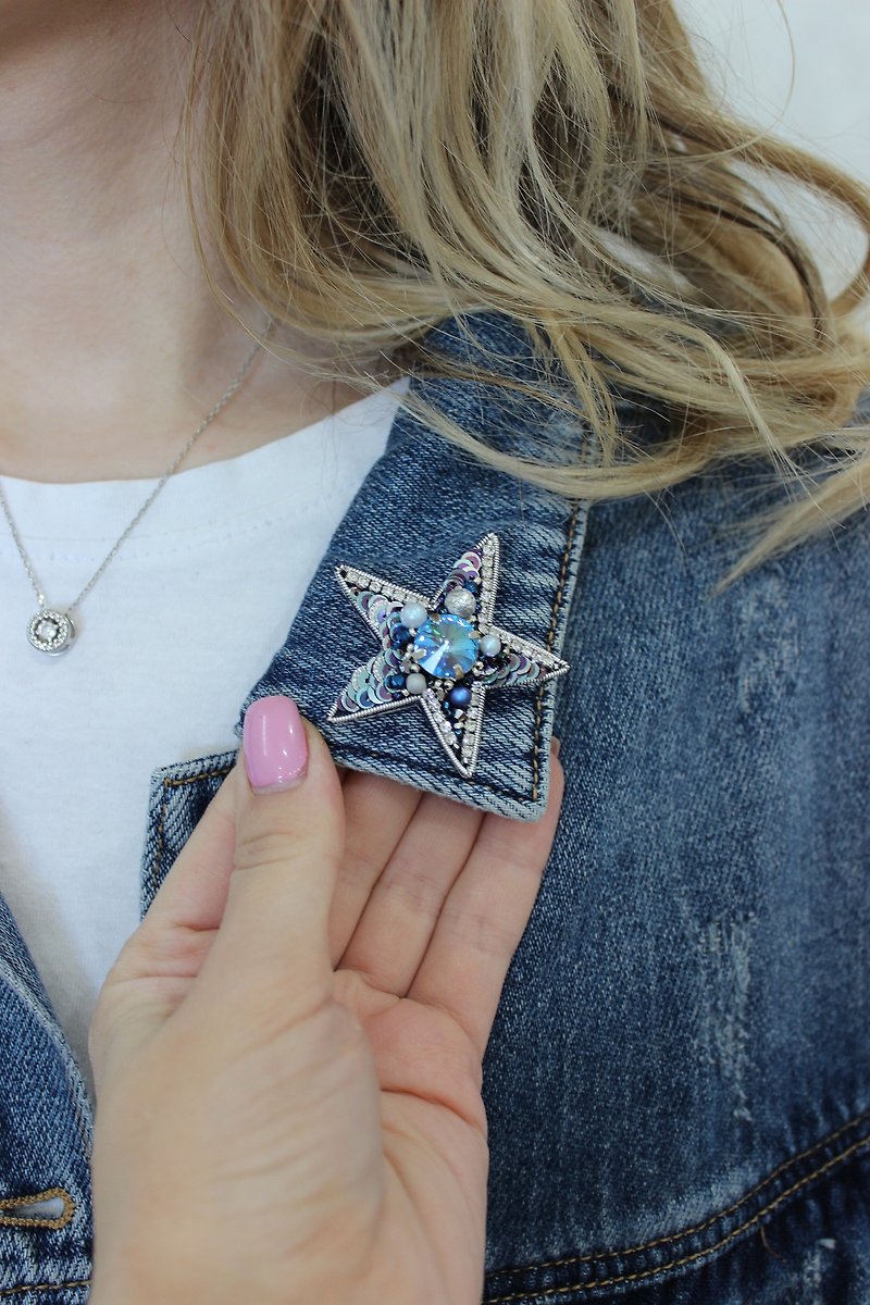 Small handmade star brooch made of beads, sequins and crystals, blue pin