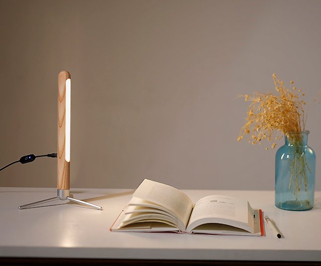 ミニマリストフロアランプクリエイティブ垂直雰囲気ランプパーソナライズされた木製 LED フロアランプ寝室のリビングルーム北欧ランプ - ショップ  ptlife平田 照明・ランプ - Pinkoi