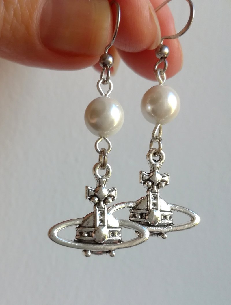 Planet Saturn earrings Nana anime earrings Pearl beads earrings Sailor neptune - ต่างหู - โลหะ สีเงิน