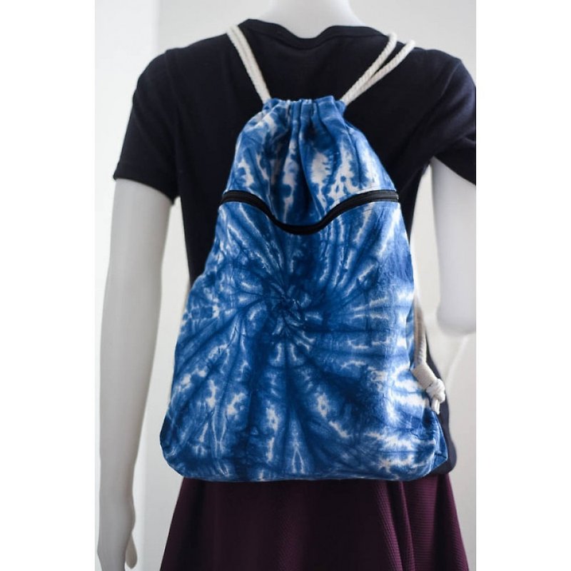 กระเป๋าเป้หูรูด ผ้ามัดย้อม สีฟ้าขาว - กระเป๋าเป้สะพายหลัง - ผ้าฝ้าย/ผ้าลินิน สีใส
