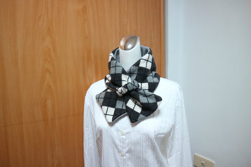 Adjustable short scarf. Scarf Warm bib double-sided two-color adults. Suitable for children - Knit Scarves & Wraps - Other Materials Black