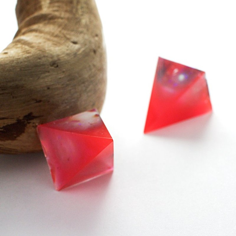 Acute angle pyramid earrings (habanero) - ต่างหู - วัสดุอื่นๆ สีแดง